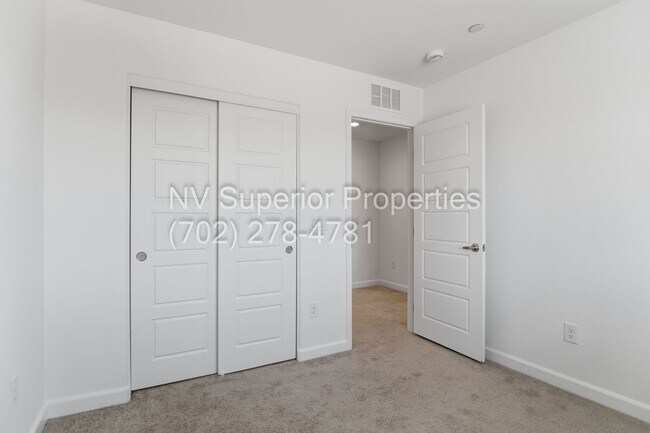 Building Photo - NW! 3 Bedroom Townhouse!! Gated!! Parks!! All Tile Floors Downstairs!! 2 Car Garage!!!