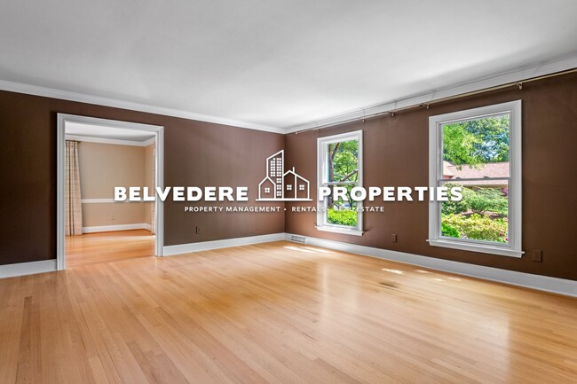 Building Photo - Hamilton Lakes