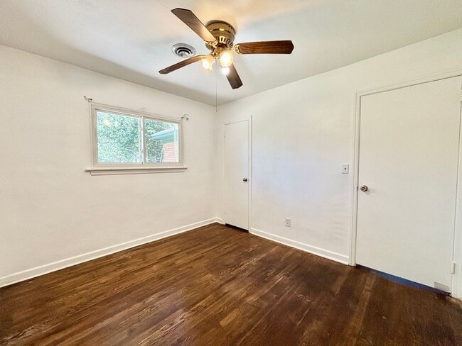 Building Photo - Gorgeous Updated Home in Virginia Beach!