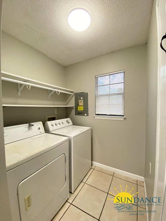 Building Photo - Nice 2 Bedroom Townhouse in Fort Walton