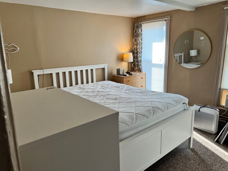 Bedroom - 222 W Main St