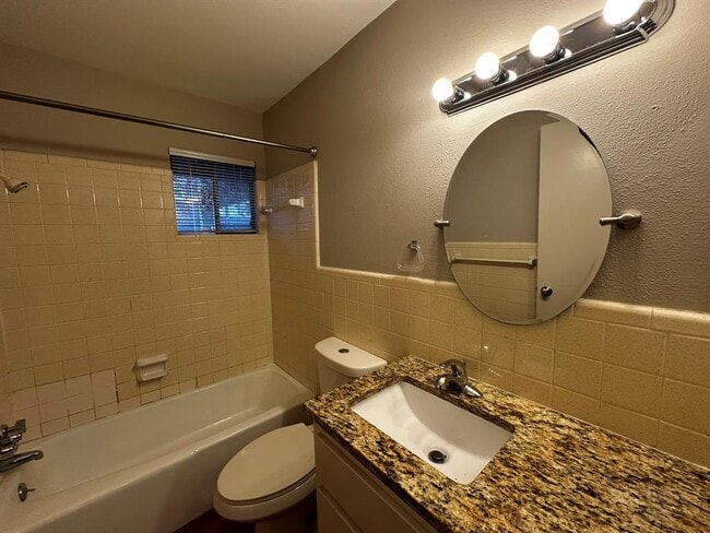 Building Photo - 2104 Wordsworth Dr