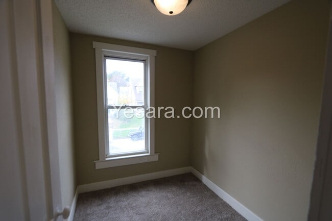 Building Photo - 2 Bedroom 2 Bath House