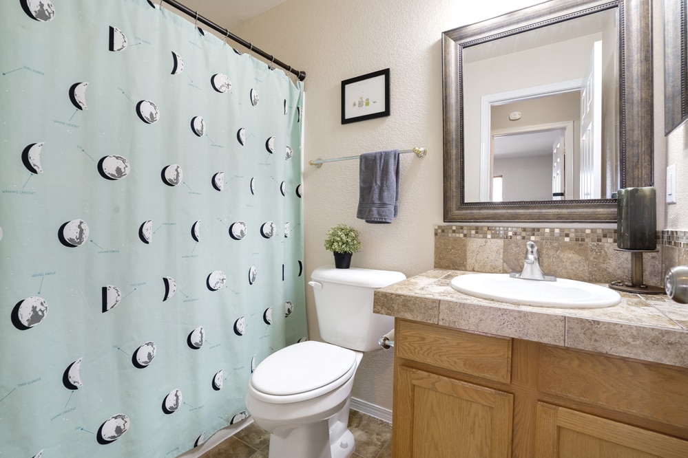hallway bathroom - 500 Broadview Dr