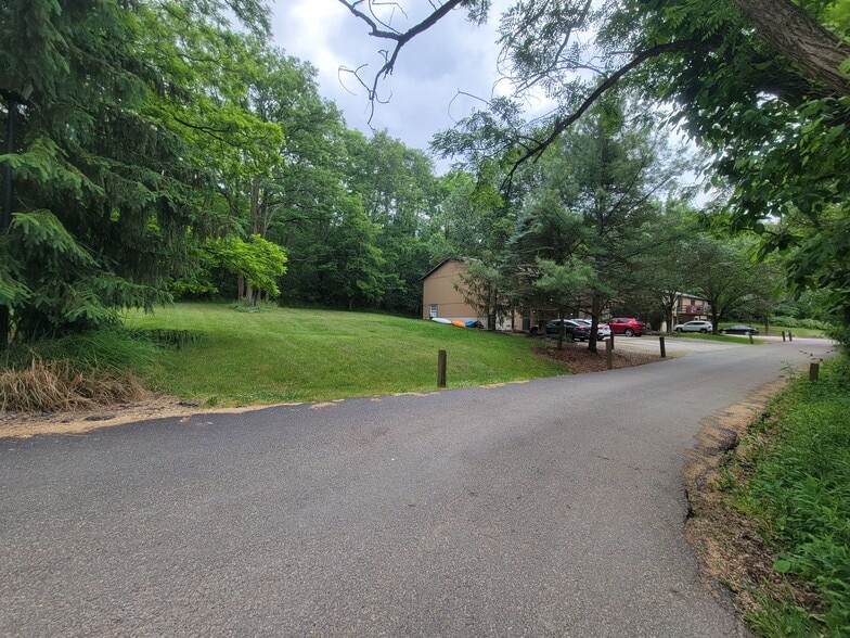 Building Photo - 2505 Meloy Rd