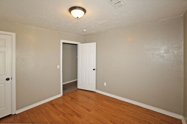 Building Photo - 3905 S Tyler St