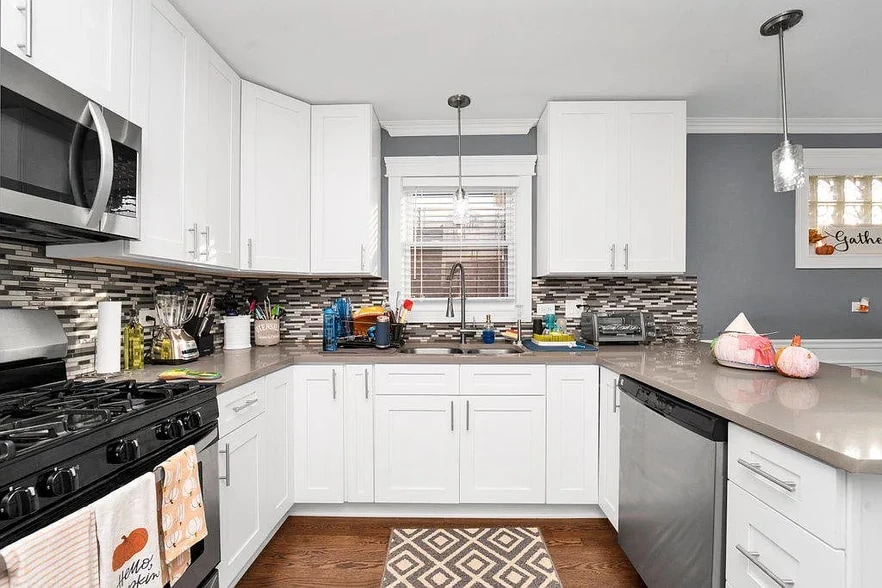 Building Photo - 8630 S Komensky Ave