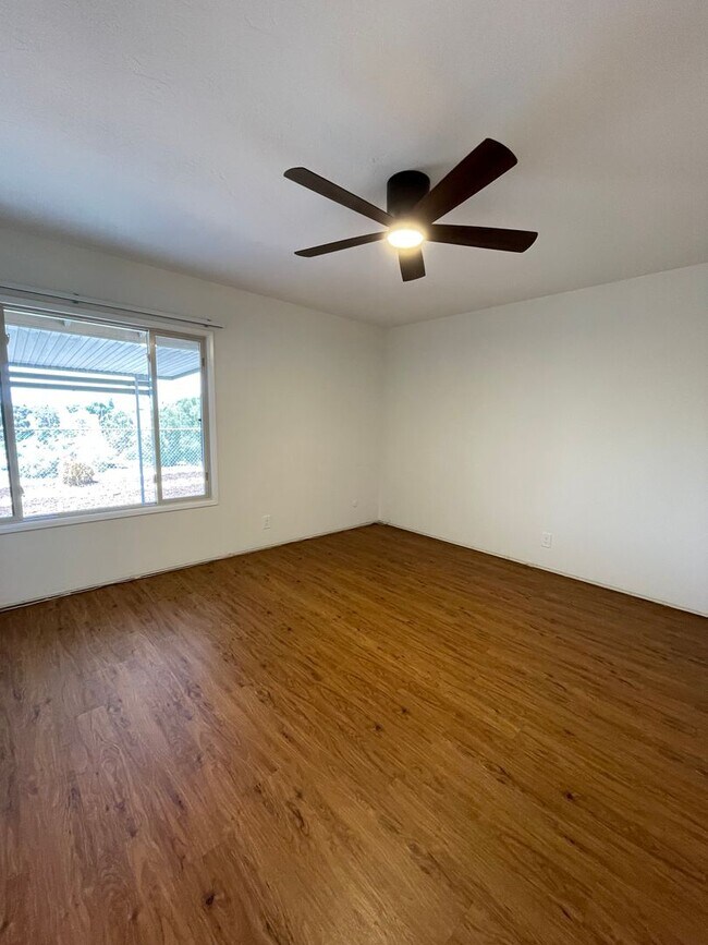 Building Photo - Terrific 3Br +/2Ba Single story house with...
