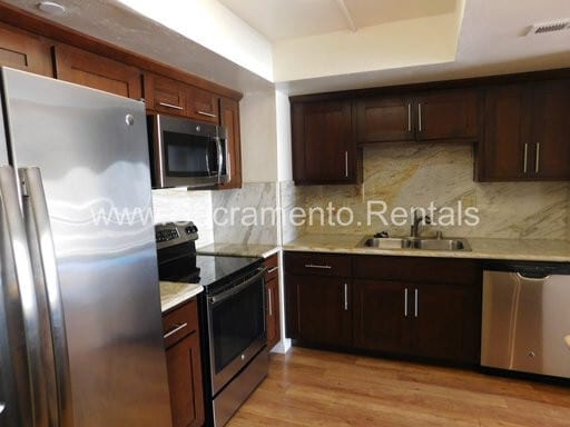 Building Photo - Spacious Updated 2bd/2ba Downtown Condo - Great Location!