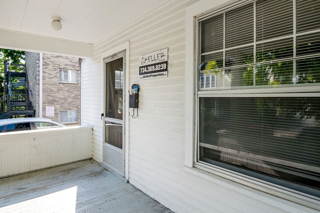 Building Photo - 112 Adams St