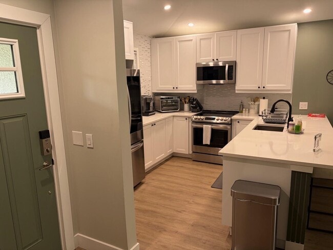 Building Photo - 202 Club Dr