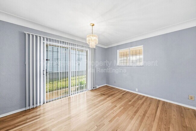 Building Photo - 2301 Belleview Ave