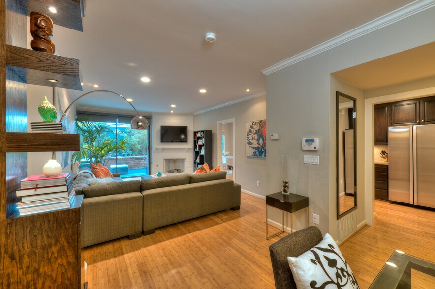 Building Photo - 2663 Centinela Ave