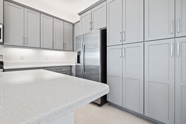 Building Photo - Luxurious gated community 5-Bedroom Rental...