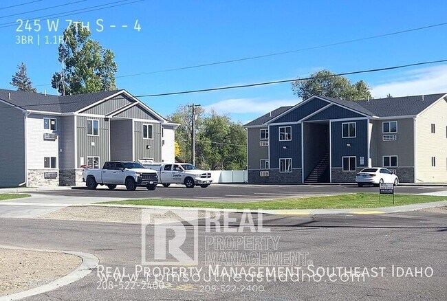 Building Photo - 245 W 7th S