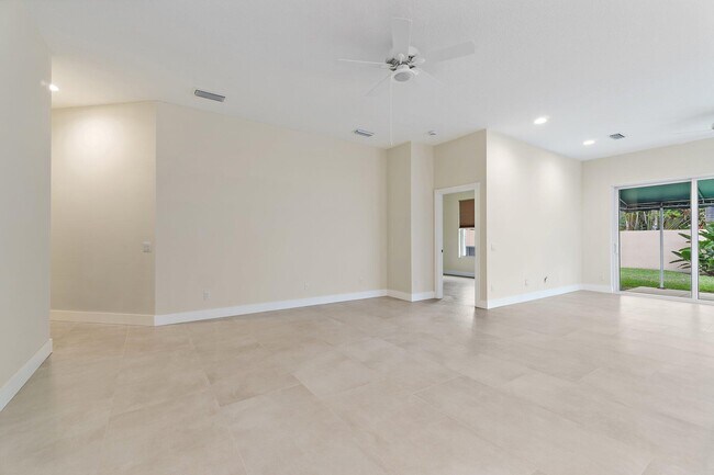 Building Photo - 173 E Hampton Way