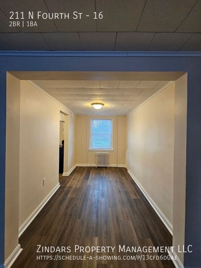 Building Photo - Newly Renovated 2 bed 1 bath Apartment in ...