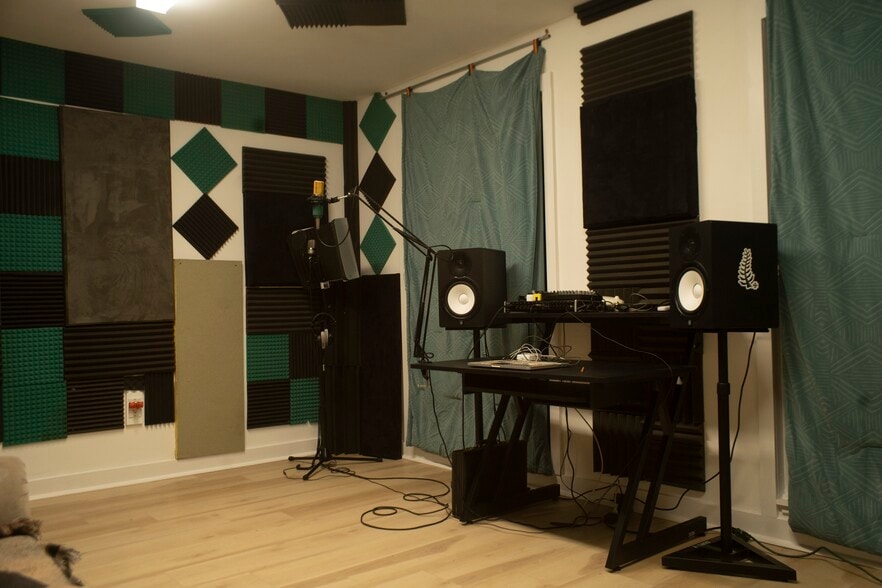 Building Photo - 2629 Pennington Ave