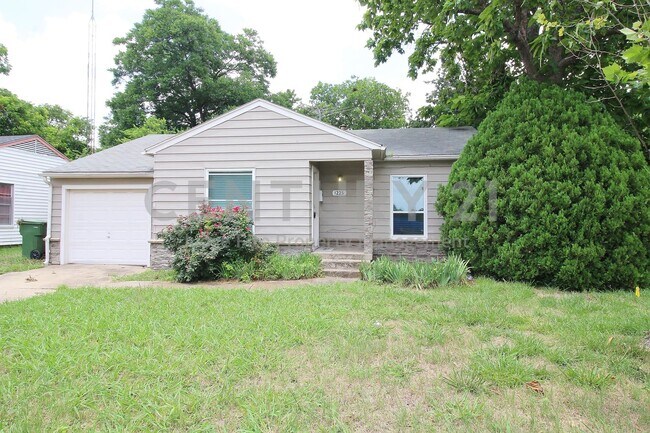 Primary Photo - Tastefully Updated 2/1/1 Ready for Immediate Occupancy!