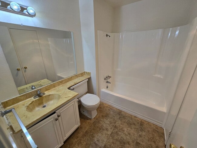 Building Photo - 3 bedroom, 2 bath home in the Balboa Towers Complex