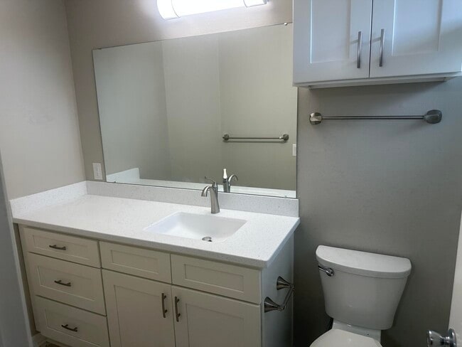 Building Photo - 2703 Bay Club Dr