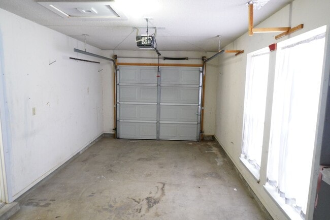 Building Photo - Beautiful Remodeled Duplex with 3 bed-1.5 bath in 79912
