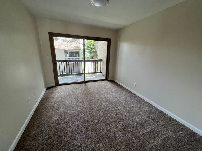 Building Photo - Gorgeous, Updated Todd Ranch Townhome