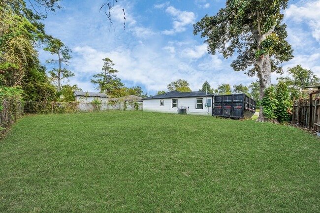 Building Photo - 5911 Easter St