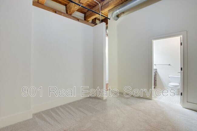 Building Photo - 420 S Front St