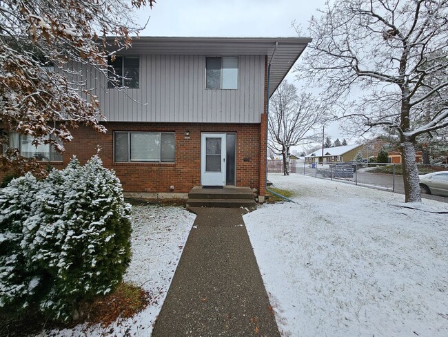 Primary Photo - Beautifull Townhome in the Valley