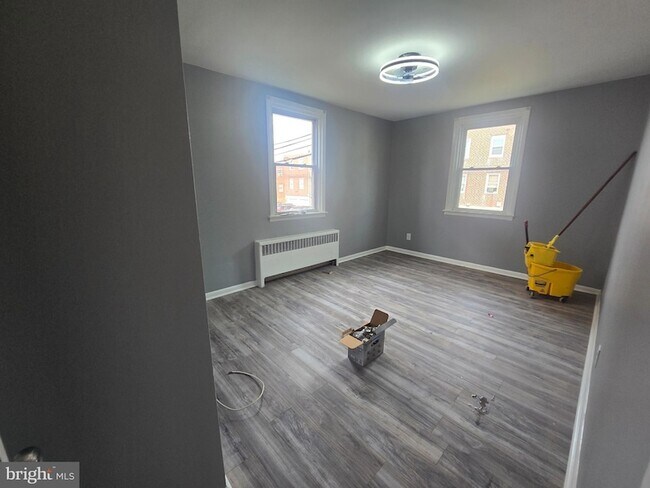 Building Photo - 934 Durard St