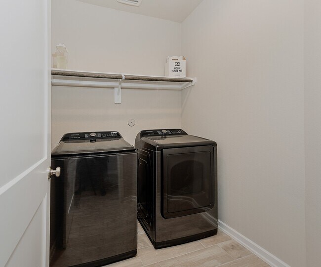 Building Photo - 151 Silva Creek Trl