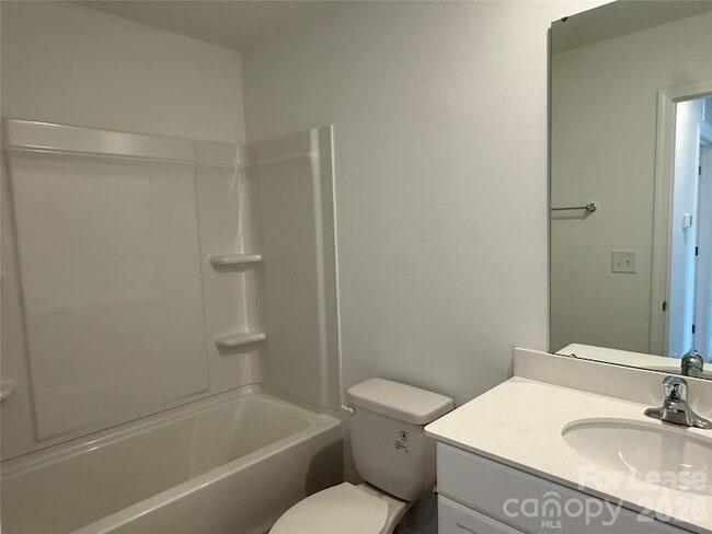 Building Photo - 404 Silver Birch Ct