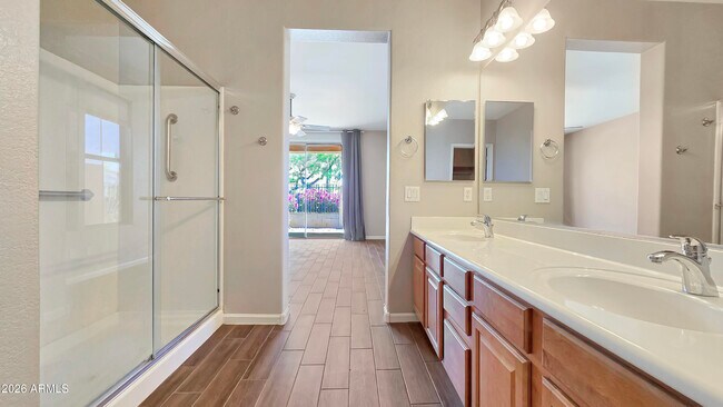 Building Photo - 13609 W Cypress St