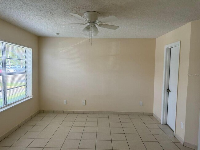 Building Photo - 3863 Atrium Dr