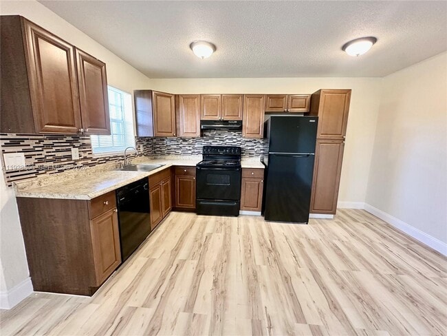 Building Photo - 5420 NE 22nd Terrace