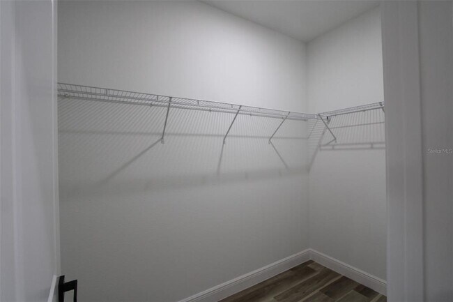 Building Photo - 9118 N Cortlandt Dr