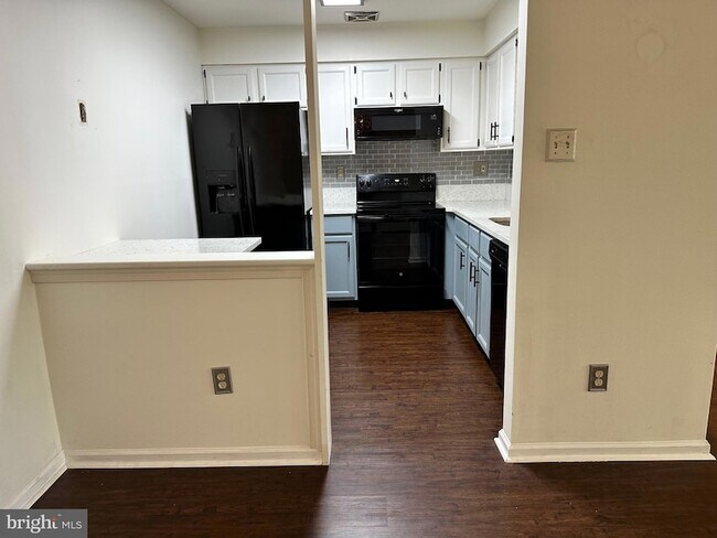 Building Photo - 601 Ferris Ln