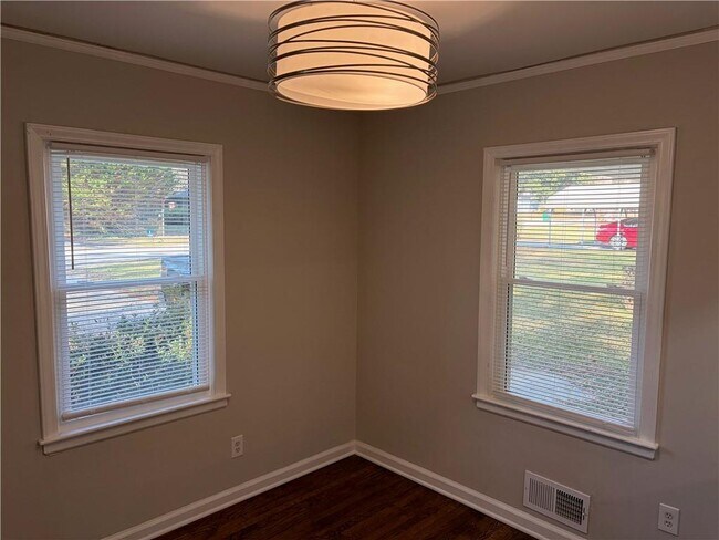 Building Photo - 1990 S Columbia Pl