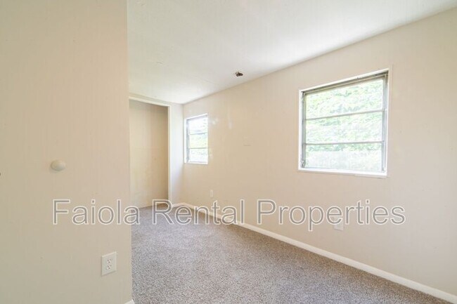 Building Photo - 36 Hale Ave