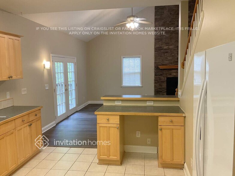 Building Photo - 2611 Meadow Ln