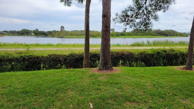 Building Photo - Annual UNfurnished 2/2 ground floor condo in water front boating community