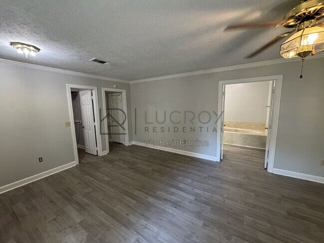 Building Photo - 33 Sandlewood Dr