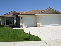 Building Photo - Spacious and Clean  Four Bedroom, Two Bath with attached 3 car garage home in Nipomo