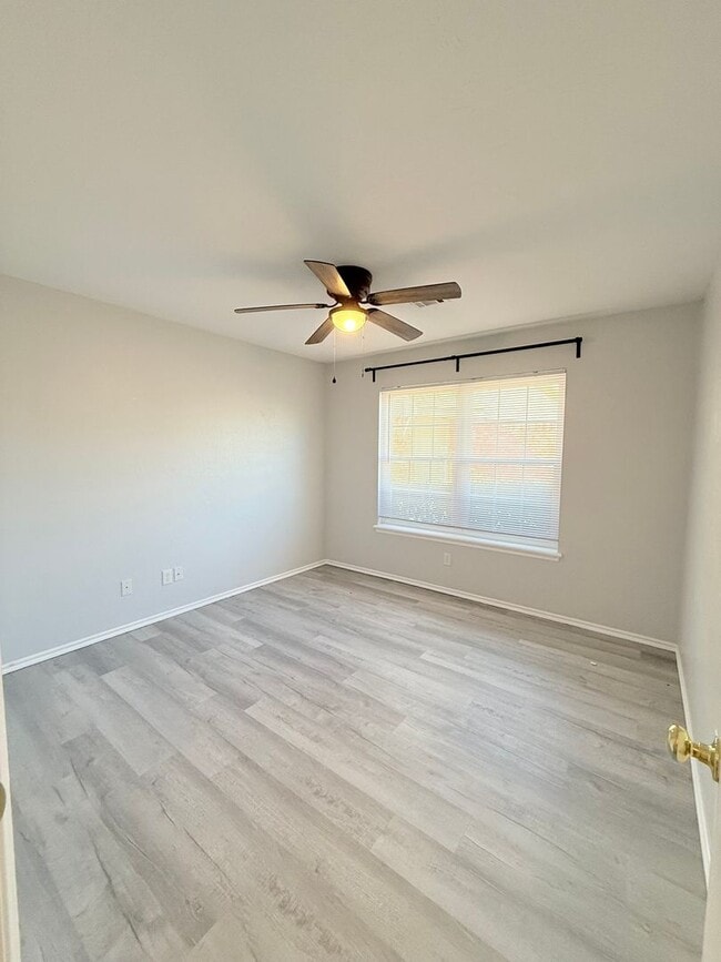 Building Photo - 4 Bedroom - 2 bath duplex located near campus and State Highway 9