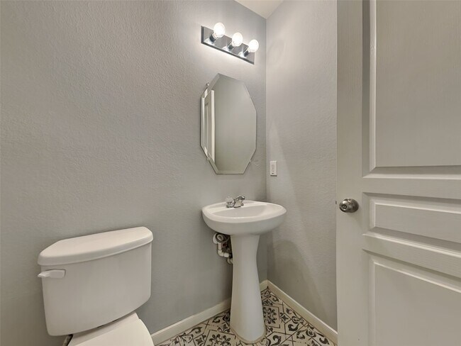 Building Photo - 1811 Artem Ct