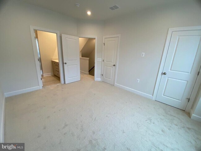 Building Photo - 600 Watermans Dr