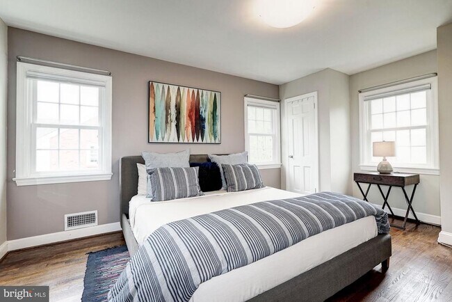 Building Photo - 5724 27th St NW