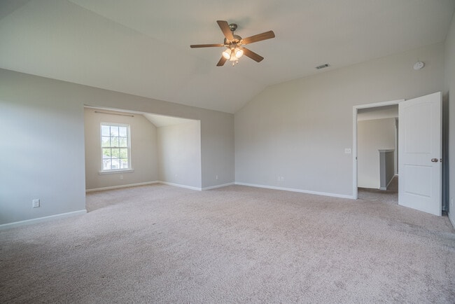 Building Photo - 418 Huntington Dr