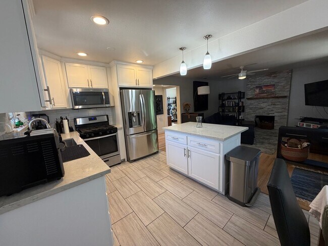 Building Photo - Fully Furnished 3BR/2BA Sacramento Home |  Flexible 3–12 Month Leases
